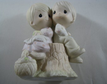 Precious Moments ' Love One Another " Figurine 1994 mark in original box boy and girl perfect condition