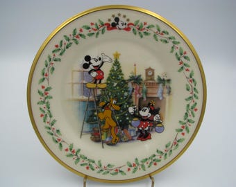 Lenox Holiday Mickey Mouse Disney salad plate 8" "Decorating the Tree " Discontinued Scarce item