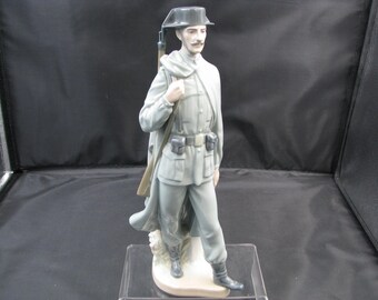 Lladro Retired SPANISH POLICEMAN, No. 4889, High Glaze Porcelain from Spain, Guardia de Civil, Issued 1974, Large 11.75" Excellent condition