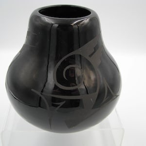 Indian Pottery signed JB Navajo Black 6" X 6" excellent condition Cedar Mesa ( Signature Pottery)