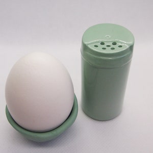 Saltshaker 'Soltdöös' handmade of porcelain, coloured spice container to refill matching our 'Tütei' egg cups image 6