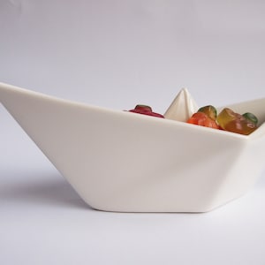 Bootjen Origami boat bowl in Paper Boat Design and two different sizes, maritim decoration, white porcelain jewelry dish image 7
