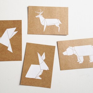 Karty origami z różnymi motywami - królikiem, niedźwiedziem polarnym, ptakiem, reniferem, białym nadrukiem na tekturze kraft