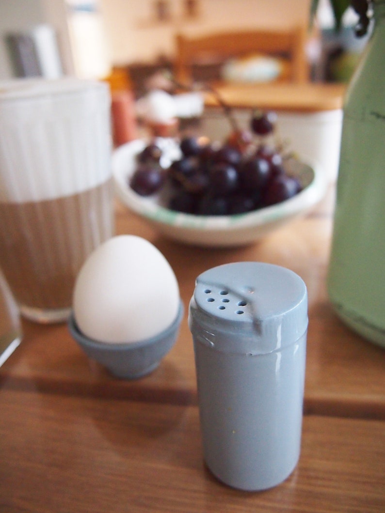 Saltshaker 'Soltdöös' handmade of porcelain, coloured spice container to refill matching our 'Tütei' egg cups image 7