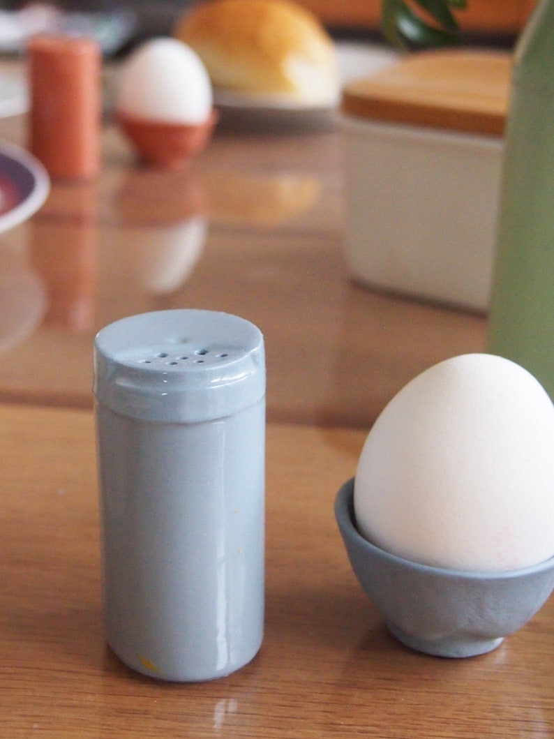 Saltshaker 'Soltdöös' handmade of porcelain, coloured spice container to refill matching our 'Tütei' egg cups image 8