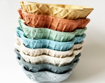 Dessert bowls / ice cream cups with waffle pattern made of porcelain in different colors