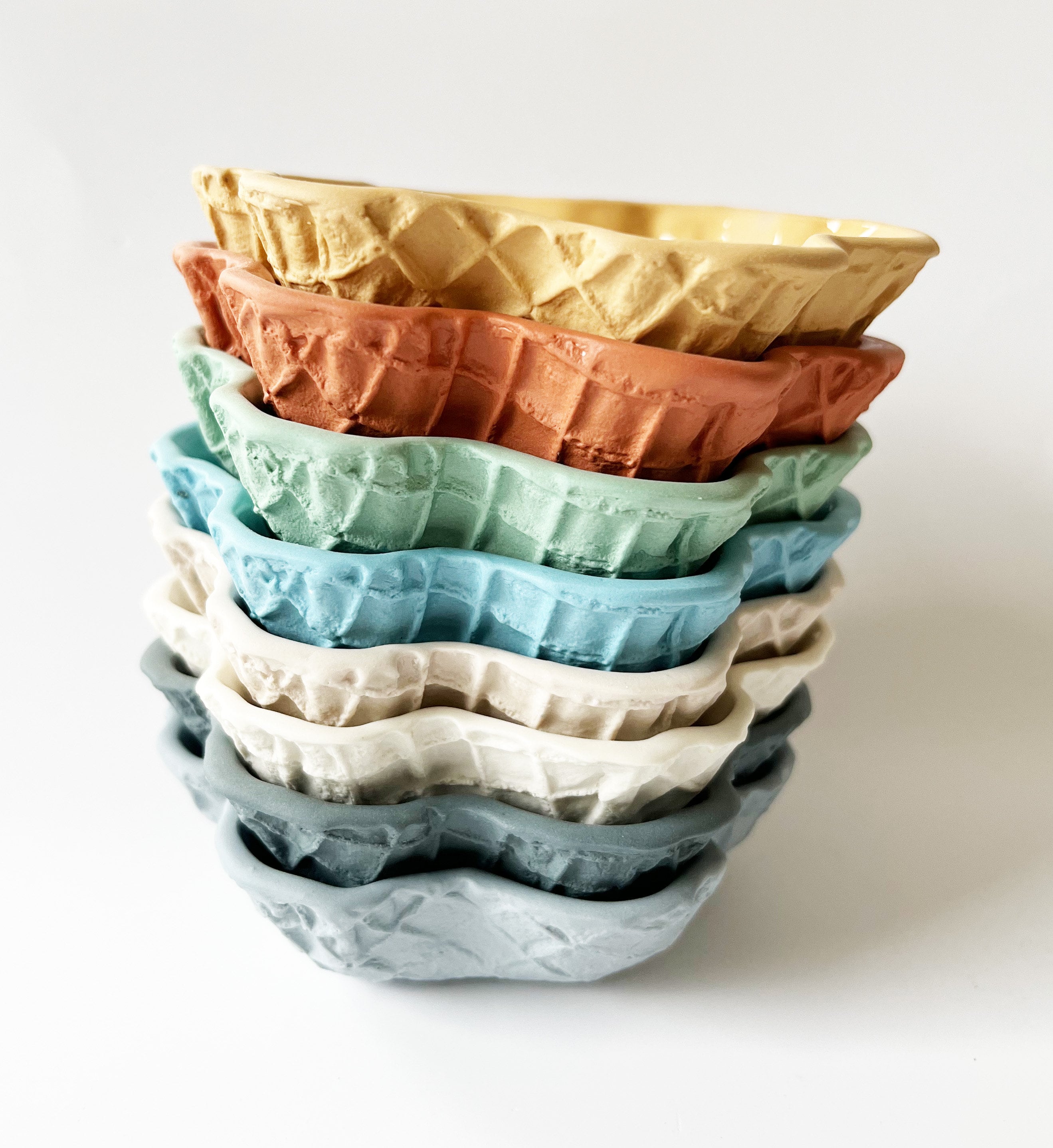Dessertschalen / Eisbecher mit Waffelmuster aus Porzellan in verschiedenen Farben