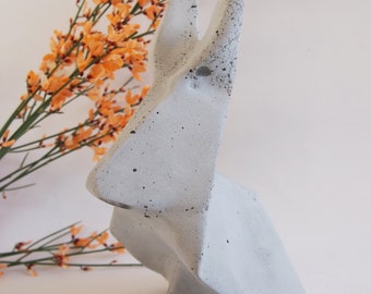 Betonnen konijntje in origami-design, betonnen dierfiguur voor de woonkamer of balkon en tuin, betonnen decoratie voor Pasen