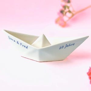 Cadeau de mariage en porcelaine personnalisable - bateau en porcelaine avec inscription 20 ans et nom souhaité