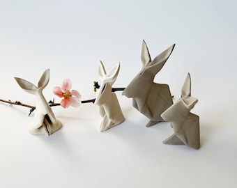 Keramische konijntjes - delicate origami konijntjes als paasdecoratie, gemaakt van keramiek.