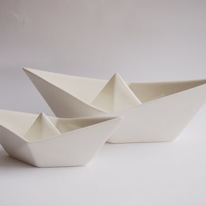 Bootjen Origami boat bowl in Paper Boat Design and two different sizes, maritim decoration, white porcelain jewelry dish image 1