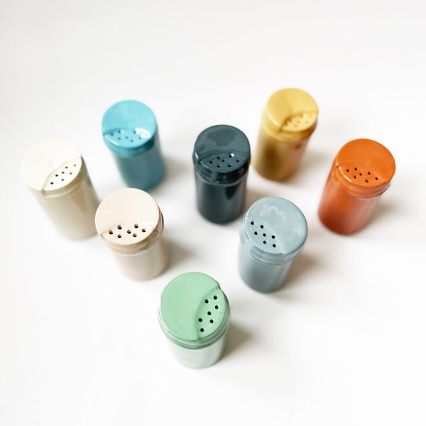 Saltshaker 'Soltdöös' handmade of porcelain, coloured spice container to refill matching our 'Tütei' egg cups 