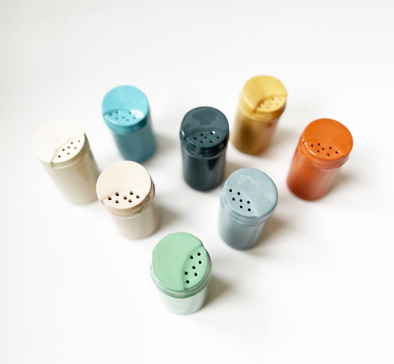 Saltshaker 'Soltdöös' handmade of porcelain, coloured spice container to refill matching our 'Tütei' egg cups image 1