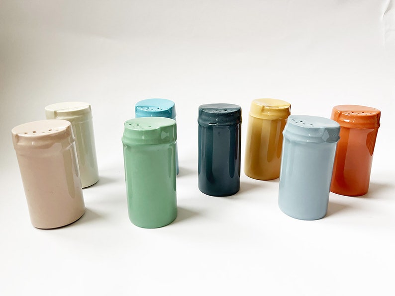 Saltshaker 'Soltdöös' handmade of porcelain, coloured spice container to refill matching our 'Tütei' egg cups image 3