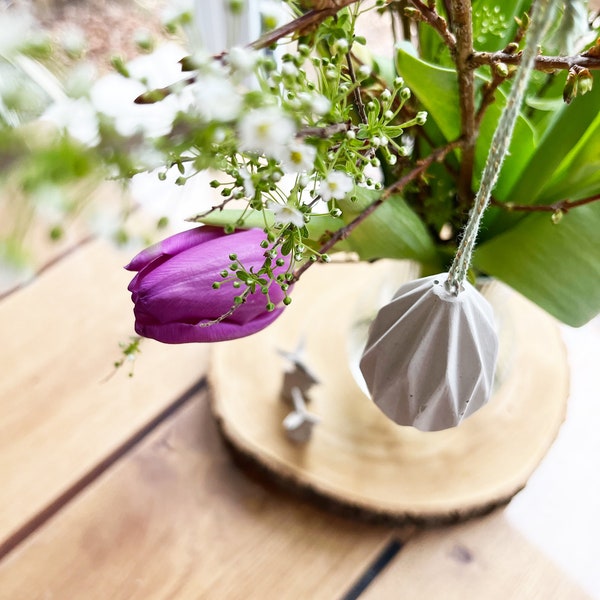 Easter decorations - Easter eggs made of lightweight concrete for the Easter bouquet