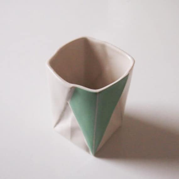 Origami Großer Becher Aus Weißem Porzellan Handgemachter Kaffeebecher In Papieroptik Mit Knicken Und Falten