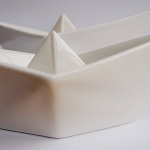 Bootjen Origami boat bowl in Paper Boat Design and two different sizes, maritim decoration, white porcelain jewelry dish image 4