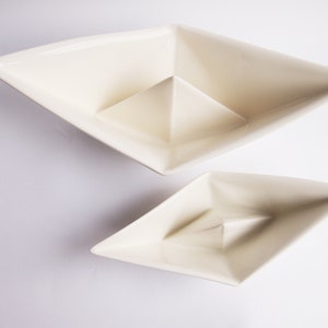 Bootjen Origami boat bowl in Paper Boat Design and two different sizes, maritim decoration, white porcelain jewelry dish image 8