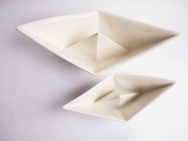 Bootjen Origami boat bowl in Paper Boat Design and two different sizes, maritim decoration, white porcelain jewelry dish image 8