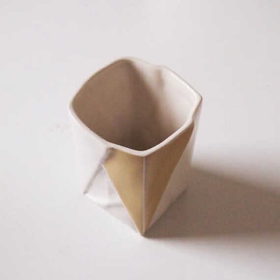 Origami Großer Becher Aus Weißem Porzellan Handgemachter Kaffeebecher In Papieroptik Mit Knicken Und Falten