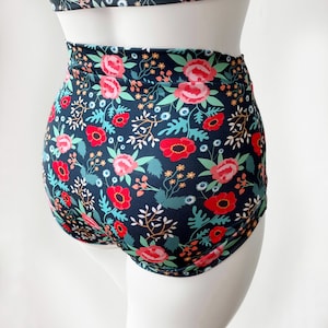 Bikinibroekje met bloemen | Gerecycleerde badkleding | Ethisch zwempak