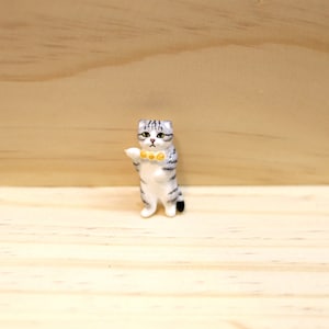 Broche de gato malhado cinza comendo almôndegas, broche de gato malhado, broche de gato cinza, broche de gato malhado, broche de gato de argila de polímero, presente para amantes de gatos