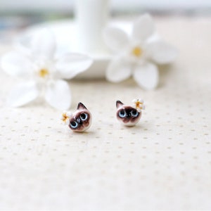 Siamese cat with Plumeria flower earrings, Cat stud earrings, Siamese cat earrings, cat sculpture, Polymer clay cat, cat lover gifts