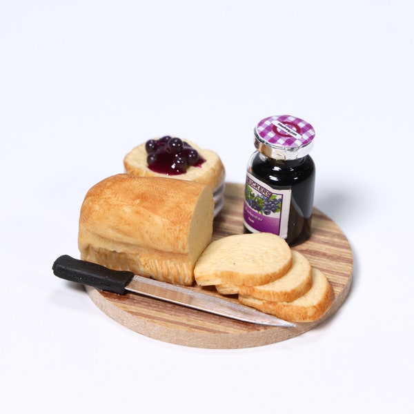 Miniature de petit-déjeuner avec confiture de myrtilles, miniature de boulangerie, miniature de pain, miniature de maison de poupée, nourriture