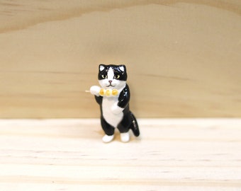 Tuxedo cat eating meatball brooch, Tuxedo cat brooch, black cat brooch, Cat pin, cat sculpture, cat lover gifts