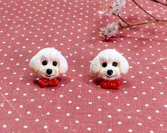 Pendientes de caniche toy blanco con lazo rojo, pendientes de botón de caniche, perro de arcilla polimérica, pendientes de caniche blanco con lazo rojo, regalo para amantes de los perros