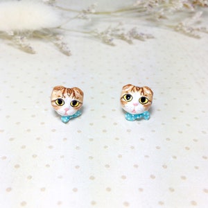 Scottish Fold Katzenohrringe, Katzenohrstecker, Braun getigerte Katzenohrringe, Polymer Clay Katze, Katzenskulptur, Geschenke für Katzenliebhaber