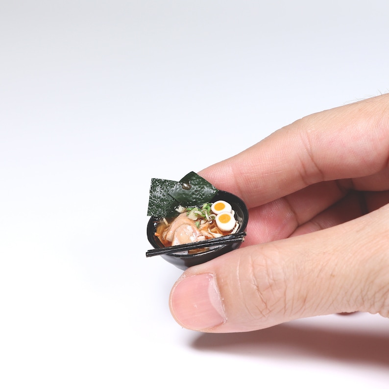 Miniature Ramen Japanese Cuisine in Ceramic Bowl, Miniature Japanese food, Miniature noodle, Dollhouse Miniatures Food, Dollhouse Japanese food, Dollhouse noodle, Dollhouse Ramen, Dollhouse miniature, Miniature Scale 1:12, Dollhouse Bakery, Miniature food, Dollhouse food, Realistic Miniature, Perfect collectibles for miniature lovers.