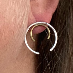 Offener Kreis Ohrringe, Pferde Ohrringe, 2 Metall Ohrringe, Silber und Messing Ohrringe Bild 1