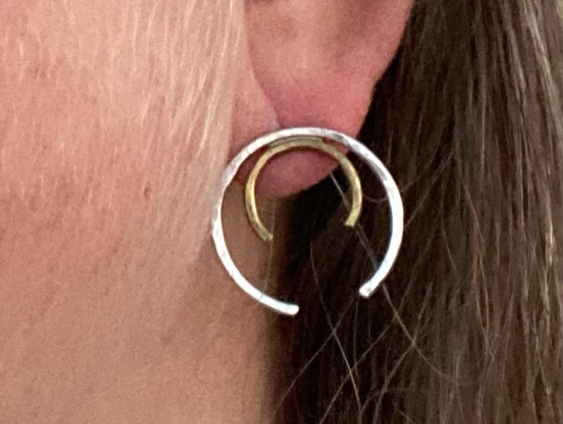 Offener Kreis Ohrringe, Pferde Ohrringe, 2 Metall Ohrringe, Silber und Messing Ohrringe Bild 1