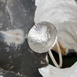 Schalen Ring,Disk Silber Ring,Platte Silber Ring, Gehämmert Silber Disk Ring,Voller Kreis Silber Ring Bild 5