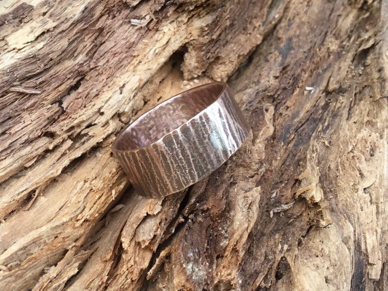 Holz struktur Ring,Gehämmert Kupfer Ring, Brutalist Kupfer Ring,breites Band Kupfer Ring,Wikinger Kupfer Ring Bild 3