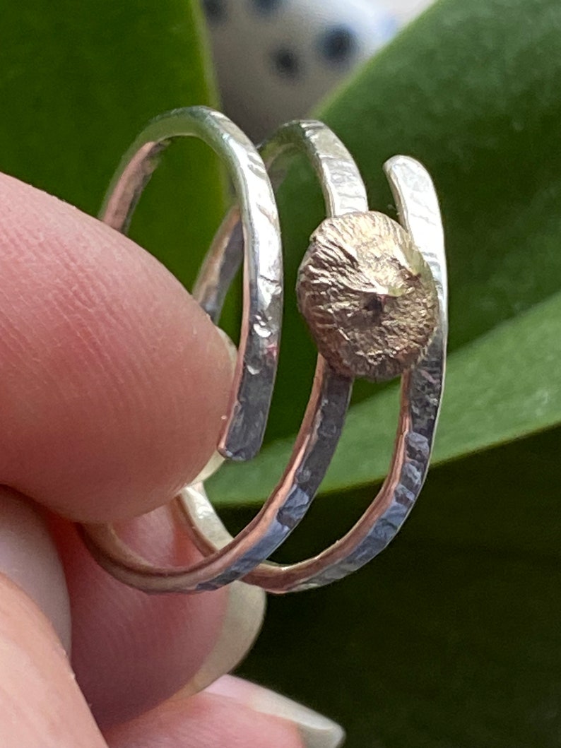 Anneau triple pile, anneau en bronze et en argent, anneau en argent torsadé, anneau en spirale martelé, anneau en laiton de pouce, anneau de fil denveloppe image 10