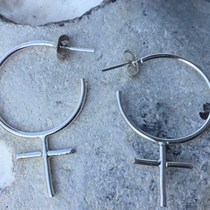 Female Symbol Earrings, Venus Symbol silver earrings, Gender Symbol, Feminist Earrings, Sex Sign Earrings feminisme