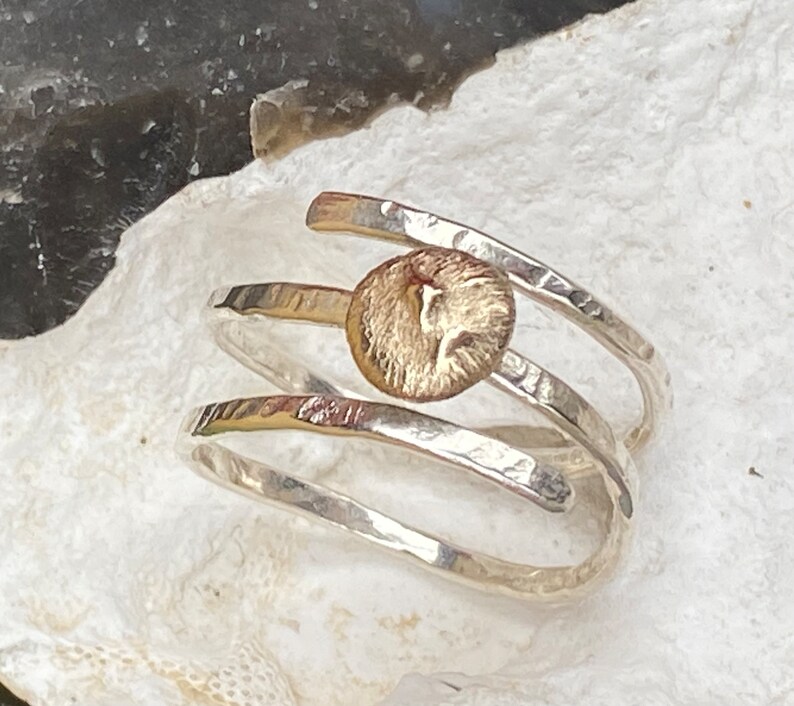 Anneau triple pile, anneau en bronze et en argent, anneau en argent torsadé, anneau en spirale martelé, anneau en laiton de pouce, anneau de fil denveloppe image 5