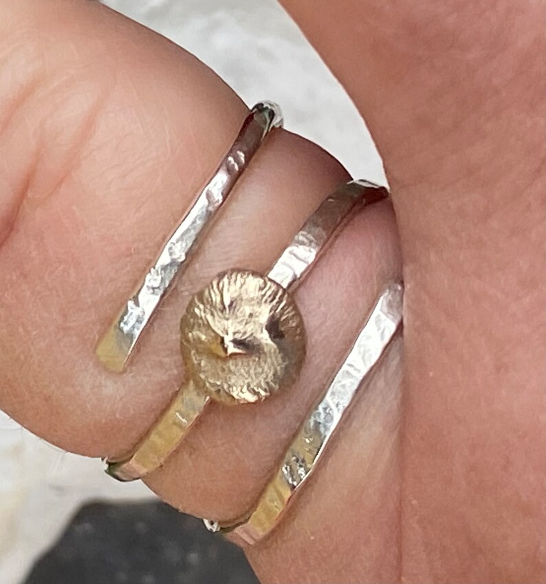 Anneau triple pile, anneau en bronze et en argent, anneau en argent torsadé, anneau en spirale martelé, anneau en laiton de pouce, anneau de fil denveloppe image 2