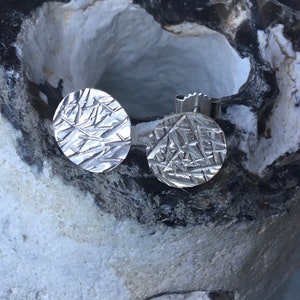 Hammered disc earrings,oval shaped flat silver earrings,silver disc earrings
