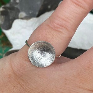 Schalen Ring,Disk Silber Ring,Platte Silber Ring, Gehämmert Silber Disk Ring,Voller Kreis Silber Ring Bild 8