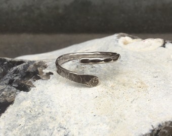 Hammered band silver ring, women silver ring, men ring,textures wide band ring,twisted ring
