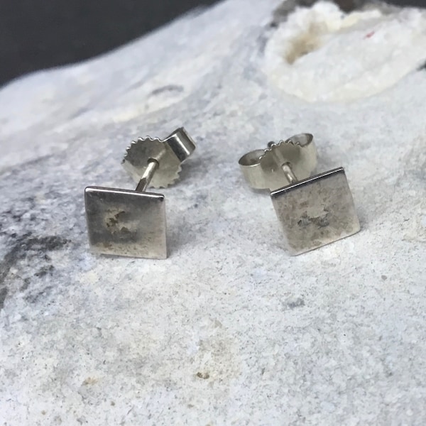 square silver earrings,hammered Quadrat silver studs,Men studs, square studs  1,1 x 1,1 cm