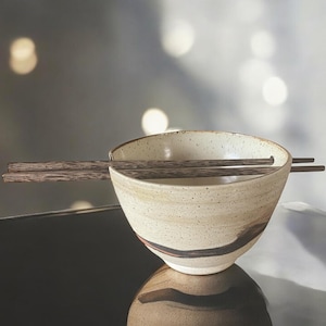 Small Agateware Rice or Noodle Bowl with Coordinating Chopsticks: Stylish Dining Essentials for Your Asian Cuisine