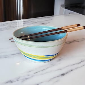 Small Agateware Rice or Noodle Bowl with Coordinating Chopsticks: Stylish Dining Essentials for Your Asian Cuisine