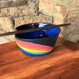 Small Agateware Rice or Noodle Bowl with Coordinating Chopsticks: Stylish Dining Essentials for Your Asian Cuisine