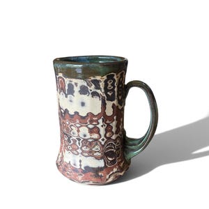 Handcrafted Agateware Stoneware Travel Mug: Fluted Pottery Coffee Cup with Green Accents