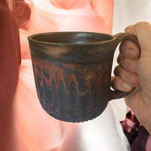 Red and Black Carved Agateware 12-Ounce Coffee or Tea Mug: Handcrafted Elegance for Your Morning Brew