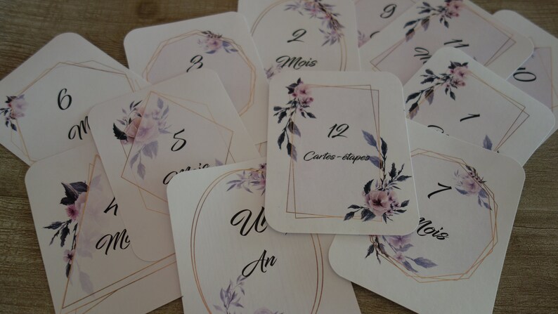 May include: Twelve cards with floral designs and gold accents. Each card features a number and the word "mois" (French for month) or "an" (French for year). The cards are labeled with numbers 1 through 12 and the text "Cartes-&eacute;tapes".